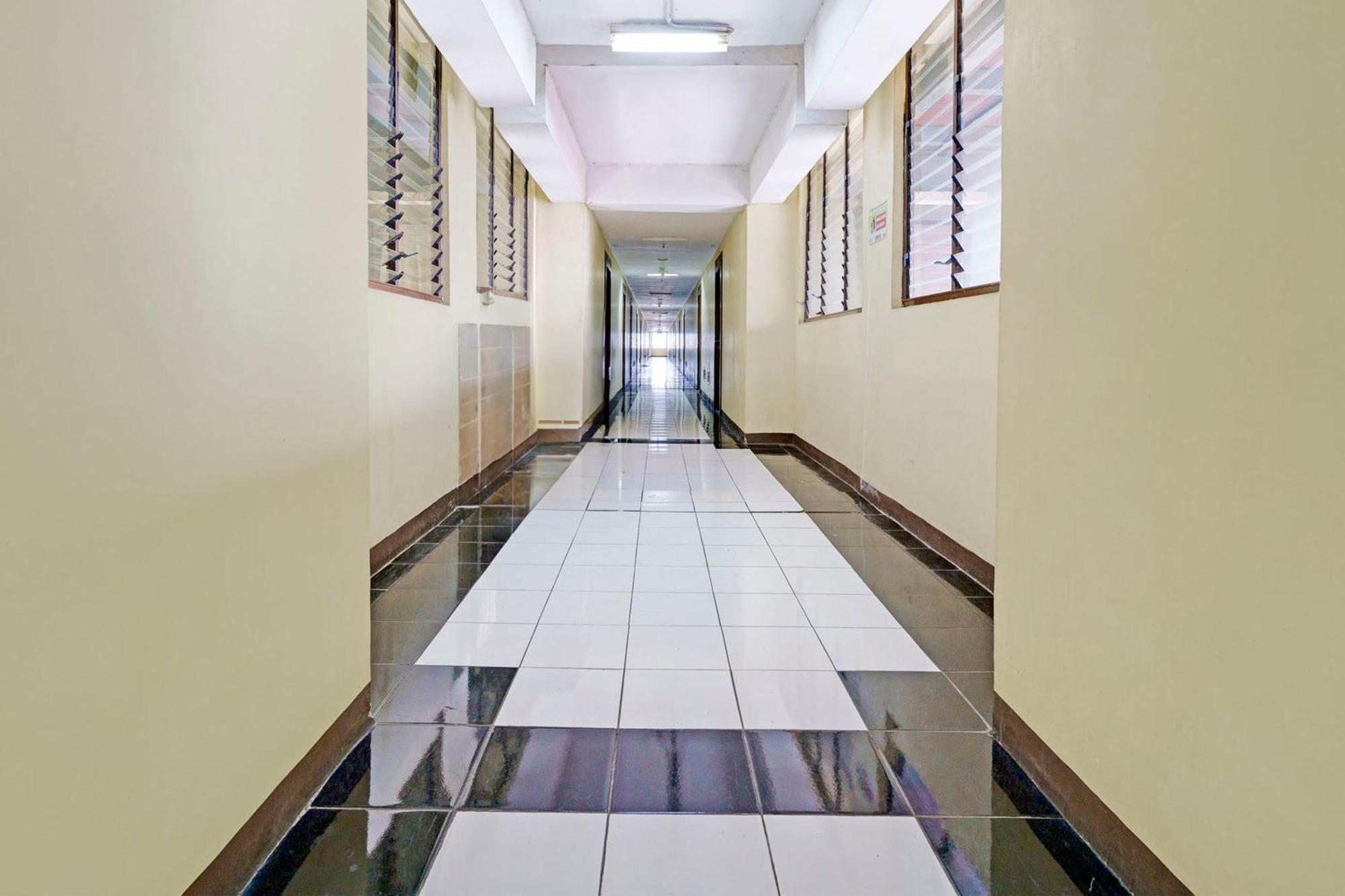 Oyo Life 93103 Apartement Gateway Cicadas By Fikri Room باندونج المظهر الخارجي الصورة